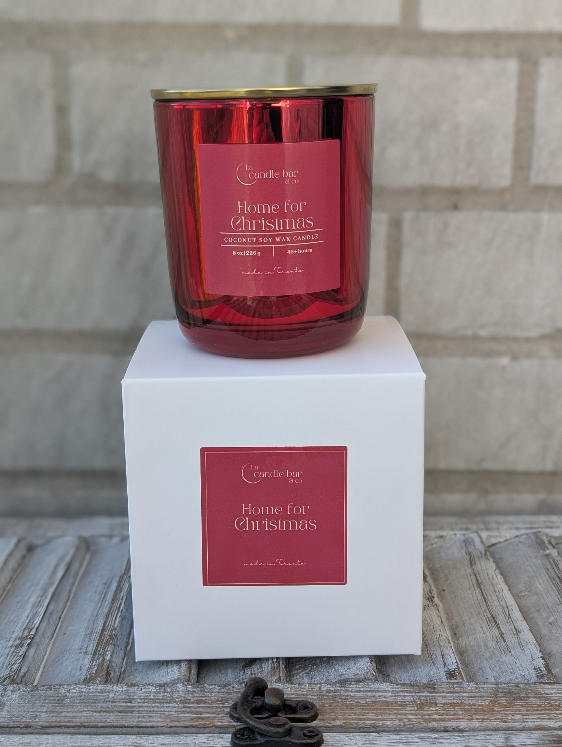 Home for Christmas candle with warm gingerbread, creamy vanilla and brown sugar notes