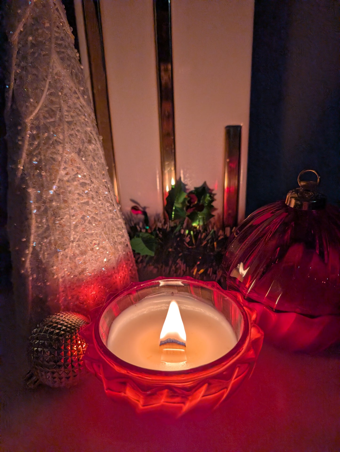 Santa’s Gingerbread holiday candle with gingerbread cookie scent