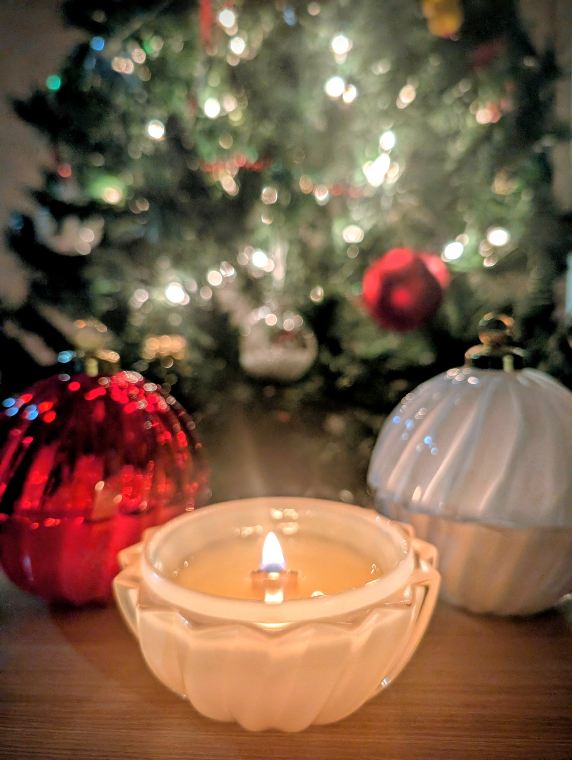 Silent Night peppermint vanilla candle with fresh peppermint and creamy French vanilla